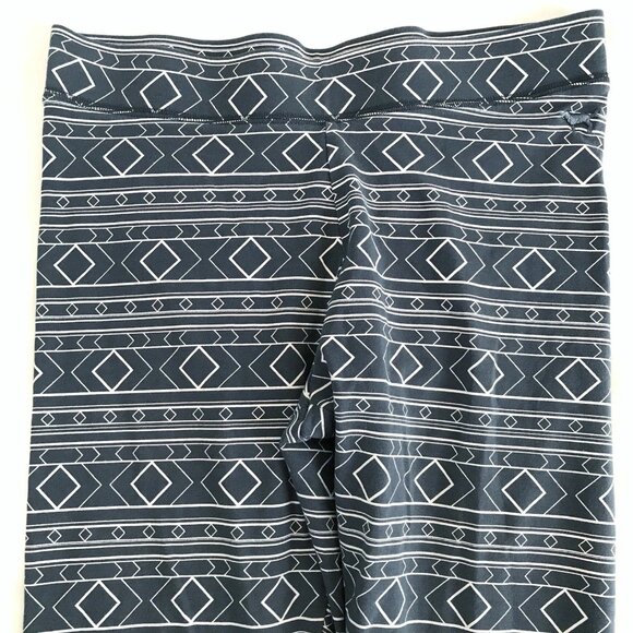 PINK Victoria's Secret VS Dog Small Gray White Cotton Geometric Stretch Leggings - Picture 7 of 10